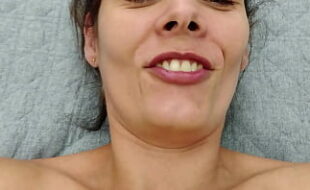 Morena tirou a camisinha